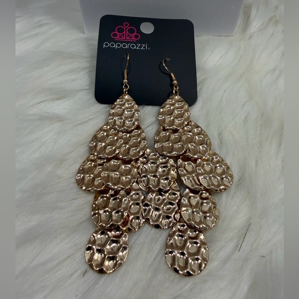 🩷5/$10🩷 paparazzi Rose Gold Hammered Cascading Teardrop Earrings